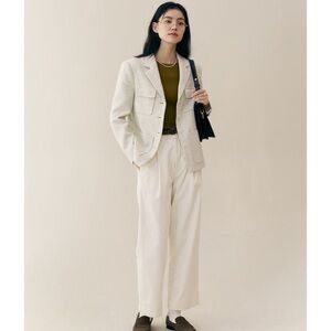 White corduroy tapered dart pants